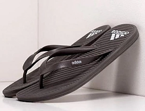 10 лучших мужских сланцев от Adidas